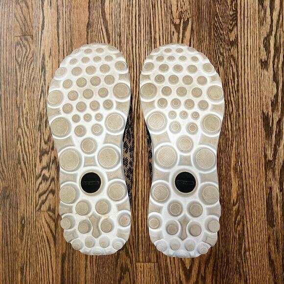 Leopard slip on sketchers shoes - Picture 2 of 3